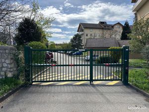Garage Fermé à louer
