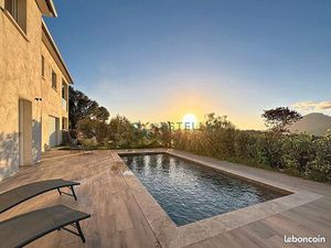 Villa 4 pièces 170 m²