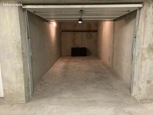 Garage fermé avec porte automatique – 145 /mois (charges incluses)