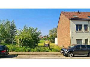 Terrain de 6 ares pour SPACIEUSE maison 3 façades! SUD!