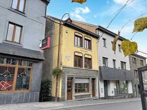 Spacieuse maison idéalement située au centre de Houffalize.