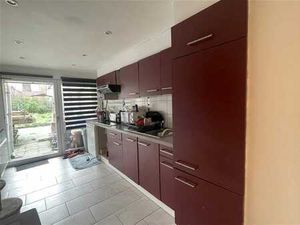 Bonne maison mitoyenne sise dans une rue calme