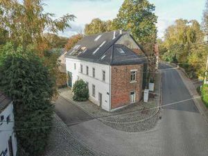 Authentique et vaste maison villageoise ayant appartenu à Ju