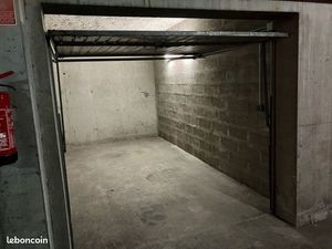 Box garage sécurisé - Villeurbanne (proche campus de la Doua)