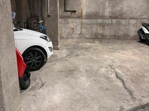 Rare - Grande Place Parking SUV + Moto Marseille 7eme Endoume