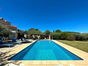 Villa avec piscine à distance de marche du centre de Cotignac