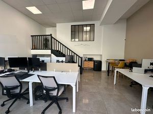 Local commercial 50m2 avec place parking entre Joliette et Panier