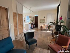 Maison de ville 6 pièces 121m2 + cour 70m2 Villeurbanne Flachet