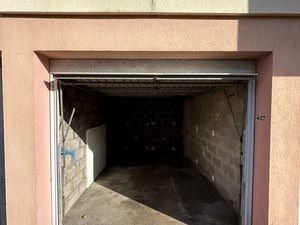 Parking à vendre 12 m² - Orléans (45) - 12 500€