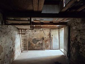 Maison de 30 m² à Claira