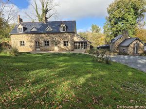 A 6 mn env de GORRON  belle longère rénovée  4 chambres  dépendances  sur terrain de 1ha36