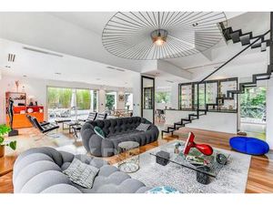 Villa d'exception T9 450m2  piscine  garage de collection  spa 