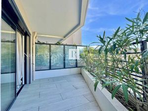 LOCATION MEUBLEE - 3 PIECES RESIDENCE AVEC PISCINE ET PARKING - EZE