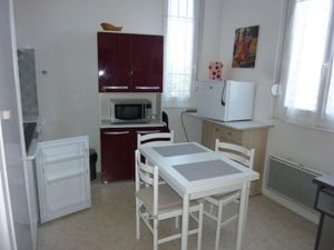 Location meublée appartement 1 pièce 20 m² à Laon (02000)  370 €