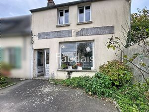 Ancienne maison avec atelier à rénover au coeur de Saint-Sauv