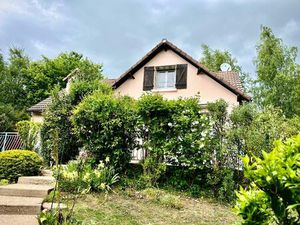 Pavillon sans travaux  fabrication artisanale dans un écrin de verdure.