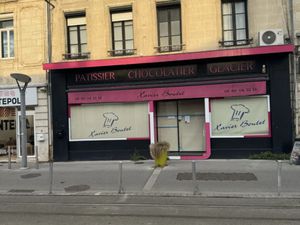 A vendre : Immeuble entier de 440 m2 en pleine propriété à Talence à proximité immédiate d