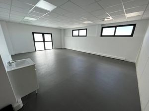 Location locaux professionnels 60 m² à Istres (13800)  96 €
