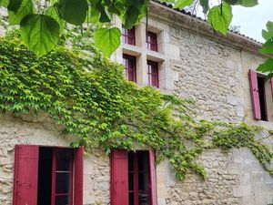 DEMEURE DE CARACTERE SUR GRAND TERRAIN: idéal gîtes et chamb