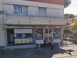 LOT DE 2 MURS COMMERCIAUX