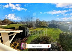 Grande maison familiale avec piscine et vue dégagée à quel