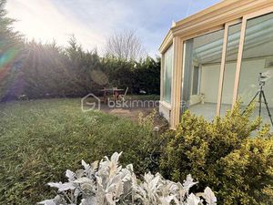 Pavillon de 100 m² à Montcourt-Fromonville