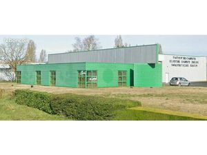 800m² Bâtiment pour Entreprises avec Atelier et Bureaux – Zone Industrielle