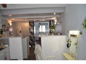 Local Commercial à Louer – 46m² – 2 pièces + sanitaire - Douche/Cuisine - Pointe à Pitre