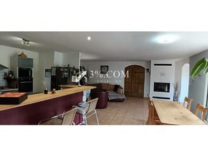 Maison au coeur de Poulx dans un Ecrin de Verdure