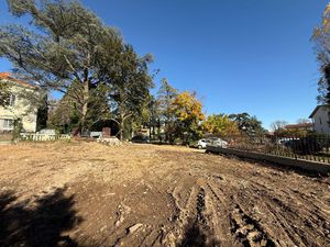 BEAU TERRAIN AU CALME  AU SOLEIL ET DANS LA VERDURE