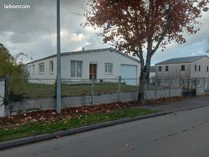 Maison Avec Grand Garage à Granville idéal artisan   bureau   stockage   hangar