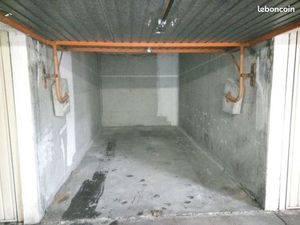 Box fermé dans garage sous-terrain / vidéo surveillance