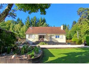 Maison en pierre à vendre avec 1 1 hectare de terrain 3 chambres et 3 salles de bains. Dor