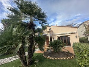 Belle villa R+1 T7 SH 240 M2 S/ 740 M2