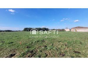 TERRAIN PLAT A BATIR 1616M²