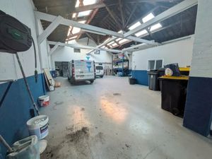 LOCAL D'ACTIVITE - ATELIER A VENDRE