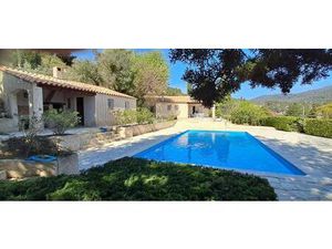 Propriete De Famille Dominant Le Village