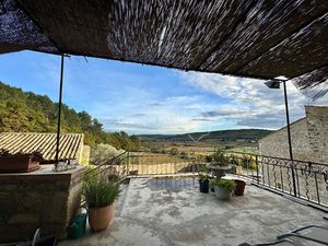 Authentique mas en pierres. Vue panoramique sur la Vallée de la Cèze