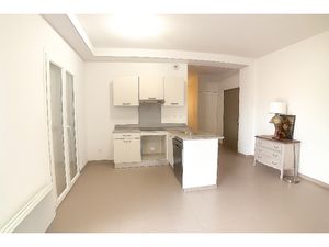 A LOUER T3 SIGEAN AVEC TERRASSE ET CELLIER