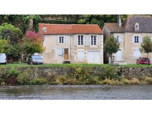 Maison de ville + dpendances - Montmorillon - 86500