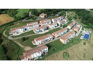 Résidence tourime 3* à Carla Bayle en bord de lac