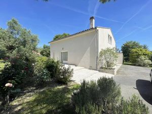 Maison entièrement rénovée avec jardin