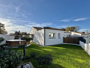 Pavillon Récent (2022) avec Piscine et Prestations de qualité