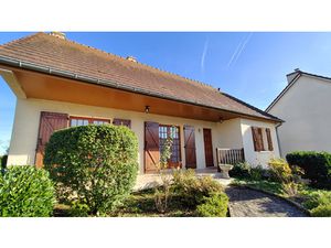 Maison avec grand jardin arboré et sous-sol complet