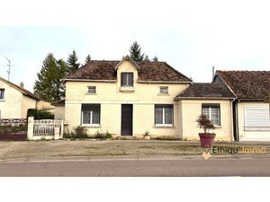 Maison de village et sa piscine semi-enterrée