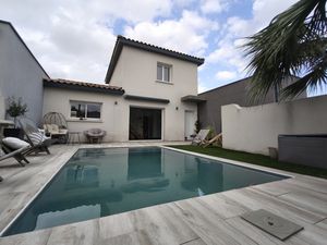 Villa de 2021 de 95m2 sur 272m2 de terrrain avec pisicne