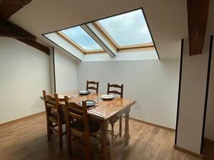 Appartement T2 meublé – 56 m² – Garage 22 m² – Centre village Viriville