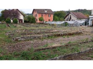 CENTRE YENNE TERRAIN CONSTRUCTIBLE DE 650 M² ENVIRON