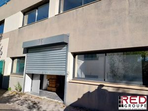 Bureau / local professionnel / activité / stockage RDC