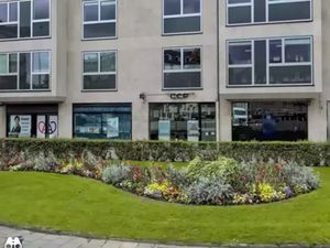 À LOUER – Local commercial 150 m² avec cave et parking – Place Brant  Strasbourg (Neustadt